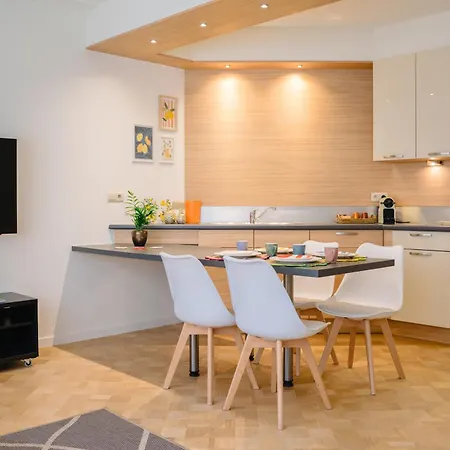 Flora Apartment *